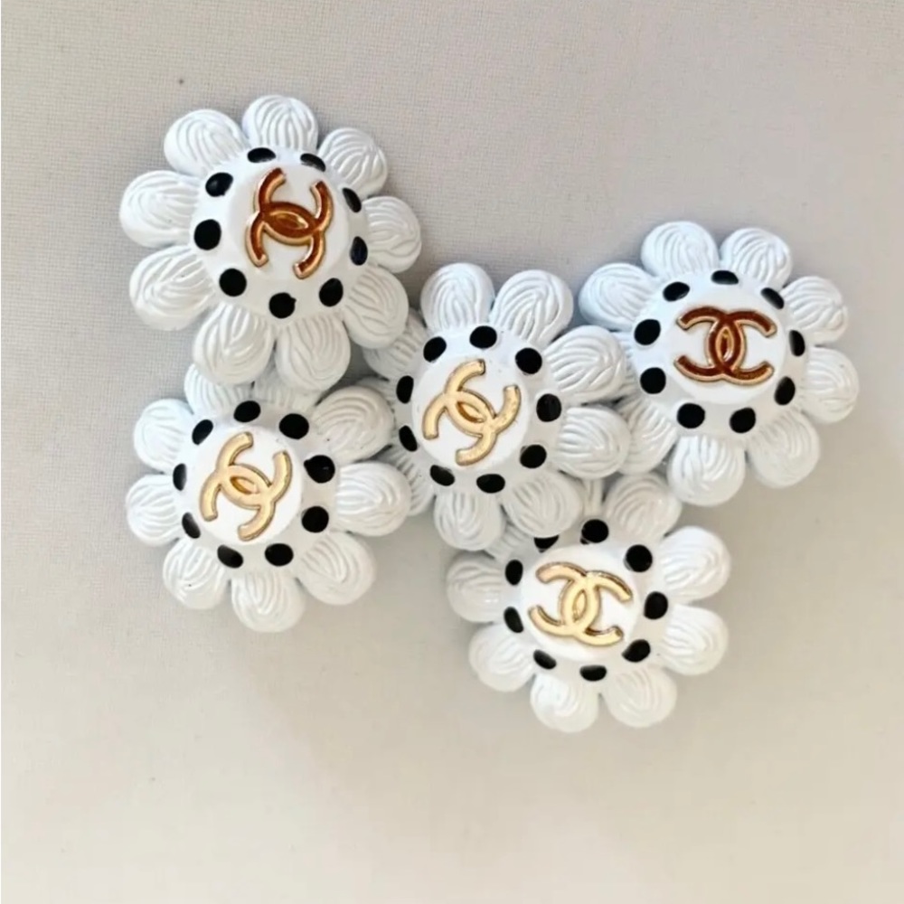 5 - 💯 Authentic Chanel Vintage Buttons!